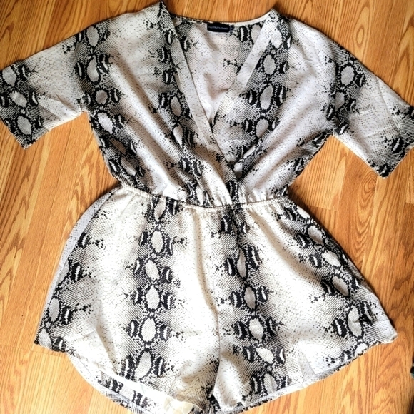 Pretty Little Thing Snakeskin Print Romper 6 - Picture 2 of 11